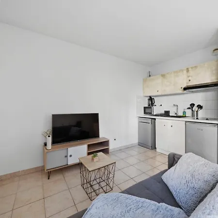 Avec Grande Terrasse Emplacement Central, Calme Et Recherche A *