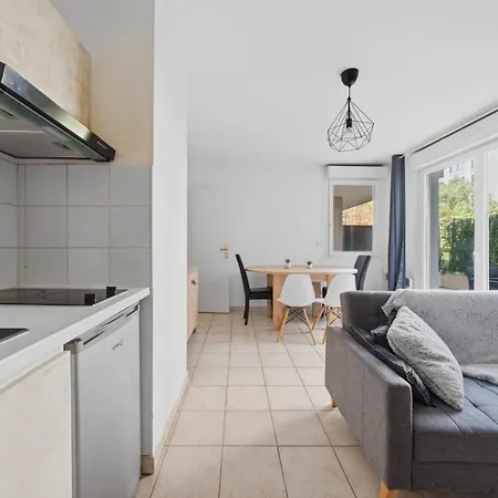Avec Grande Terrasse Emplacement Central, Calme Et Recherche A