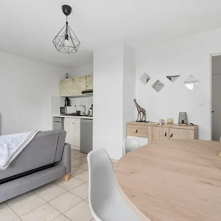 Апартаменты Avec Grande Terrasse Emplacement Central, Calme Et Recherche A