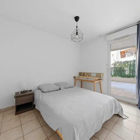 Avec Grande Terrasse Emplacement Central, Calme Et Recherche A Апартаменты