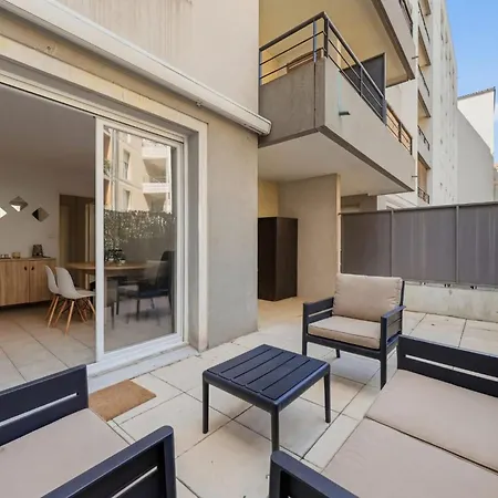 Avec Grande Terrasse Emplacement Central, Calme Et Recherche A Апартаменты *